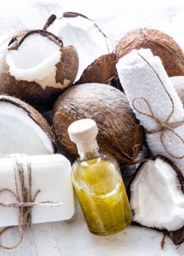 spa-still-life-organic-cosmetics-with-coconuts_169016-1110